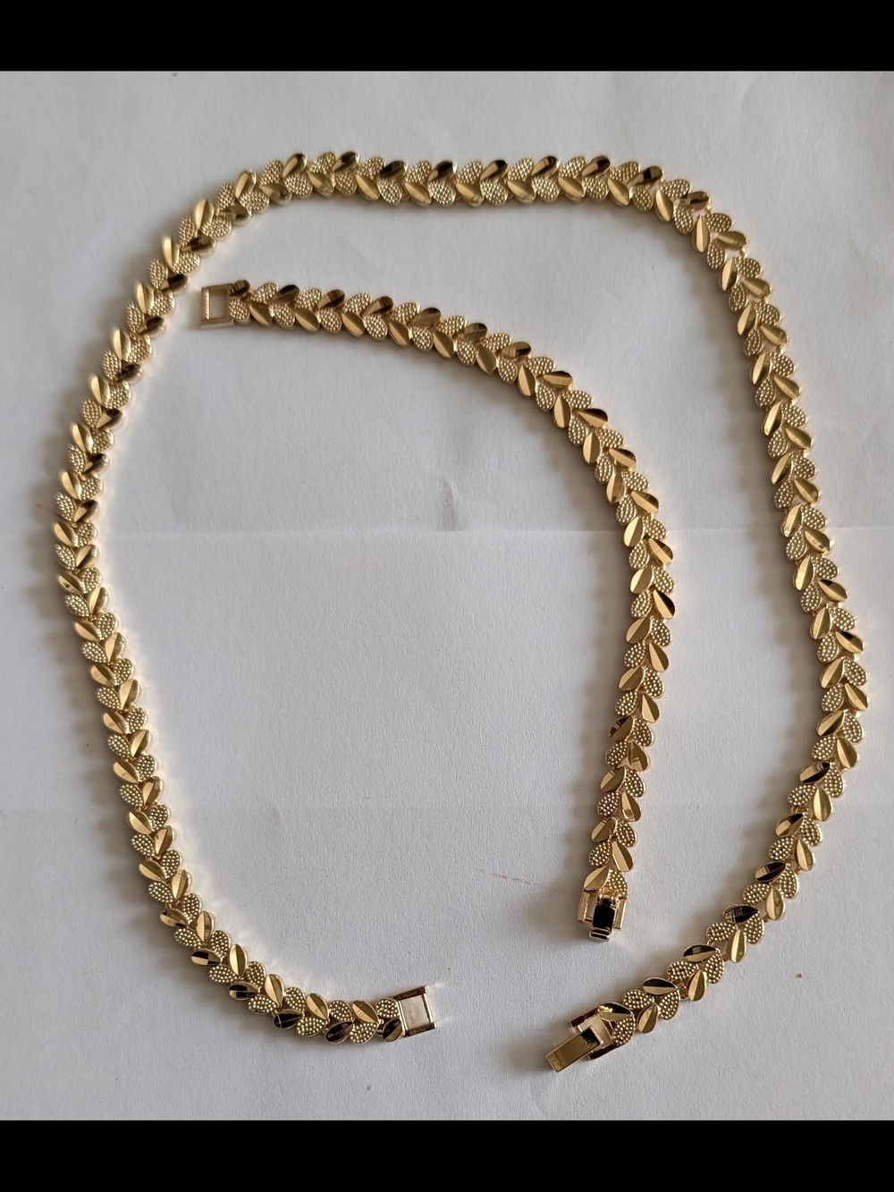 Golden Leaf-Pattern Women's Necklace Set